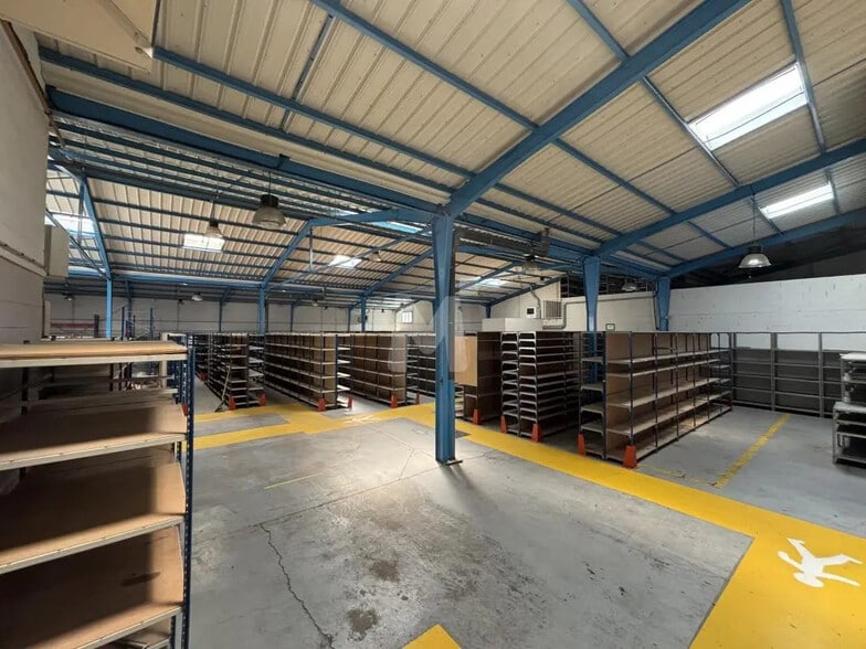 Office in Morangis for lease - Building Photo - Image 3 of 11