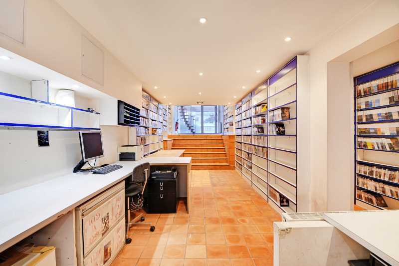 Retail in Colombes for sale - Interior Photo - Image 2 of 12