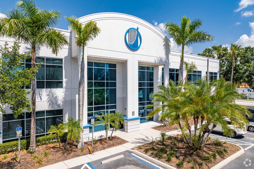 2511 Corporate Way, Palmetto, FL for lease - Building Photo - Image 3 of 28