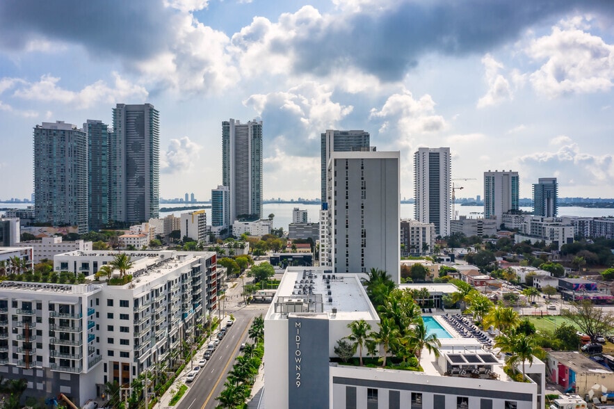 180 NE 29th St, Miami, FL à louer - Photo du bâtiment - Image 3 de 6