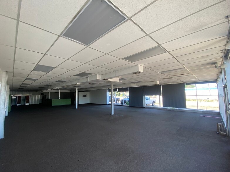 5890-5892 W 44th Ave, Wheat Ridge, CO for sale - Interior Photo - Image 3 of 6