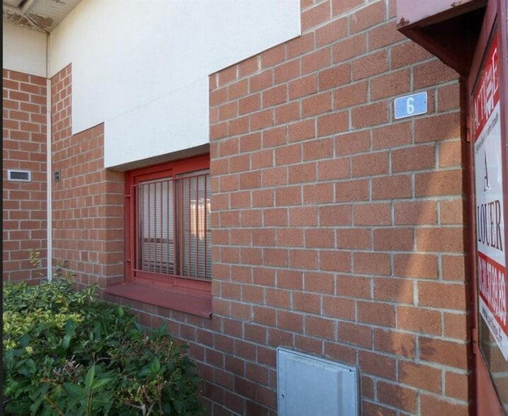 Flex in Jouy-le-Moutier for sale - Building Photo - Image 3 of 4