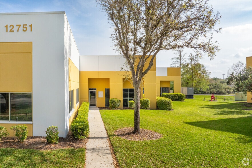 12751 Westlinks Dr, Fort Myers, FL for lease - Building Photo - Image 3 of 7