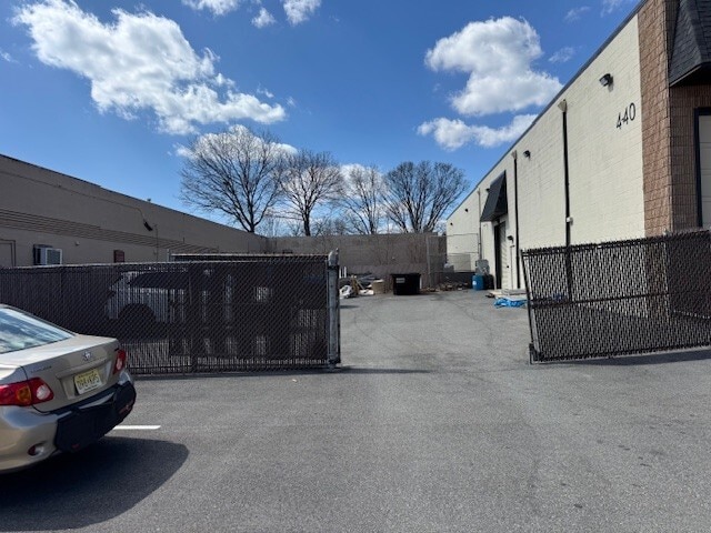 440 Banta Pl, Fair Lawn, NJ for lease - Building Photo - Image 3 of 4