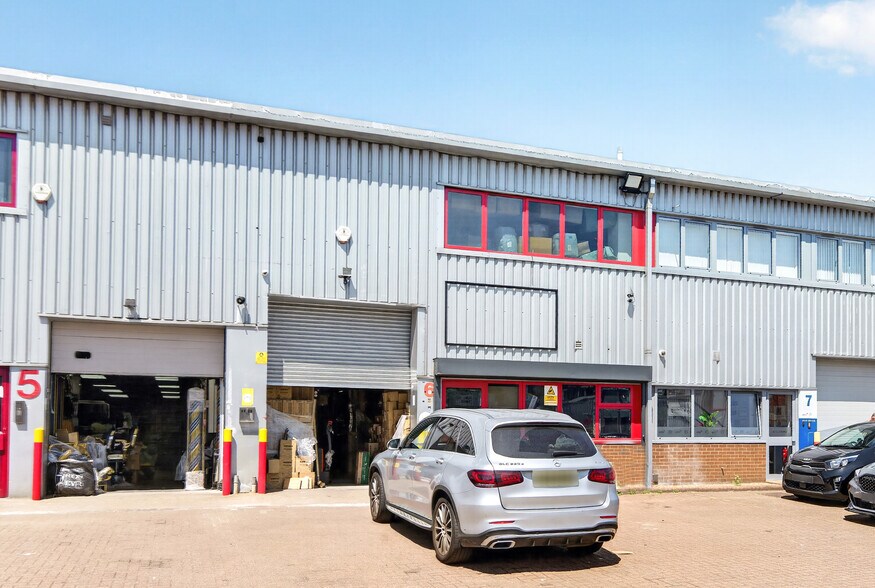 Belvue Rd, Northolt à vendre - Photo du bâtiment - Image 2 de 13