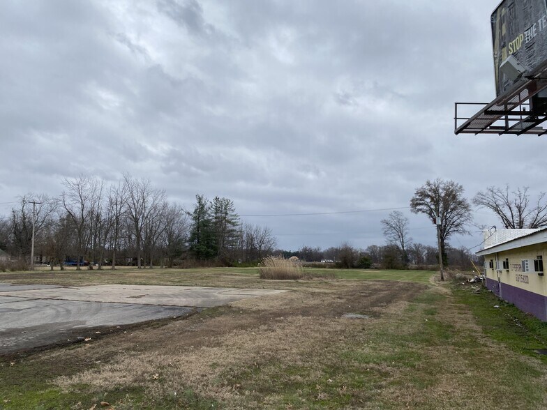 1213 US Highway 45 N, Eldorado, IL à vendre - Photo du bâtiment - Image 2 de 11