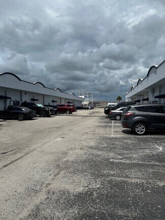Plus de détails pour 470 Ansin Blvd, Hallandale Beach, FL - Industriel à louer