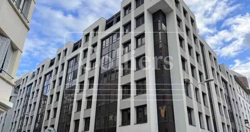 Office in Lyon for sale Building Photo- Image 1 of 24