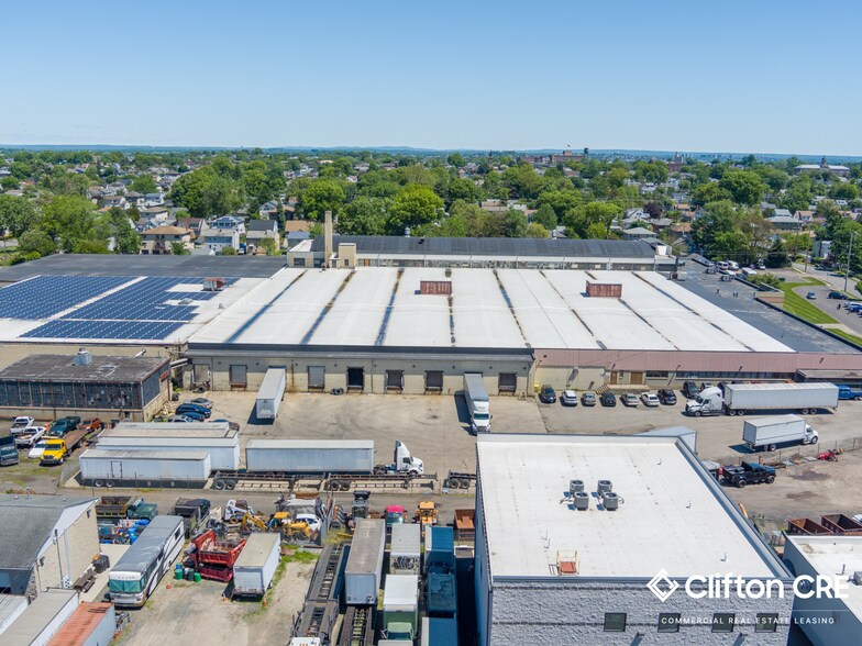 750 Bloomfield Ave, Clifton, NJ à louer - Photo du bâtiment - Image 3 de 5