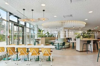 2 Rue Paul Dautier, Vélizy-Villacoublay for lease Interior Photo- Image 2 of 13