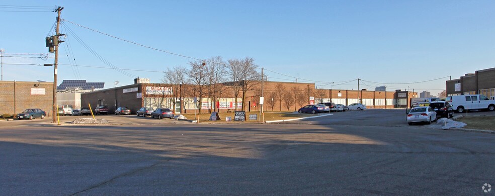 42-50 Continental Pl, Toronto, ON à louer - Photo principale - Image 1 de 2