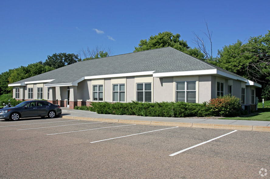 1590 Thomas Center Dr, Eagan, MN for lease - Primary Photo - Image 1 of 16