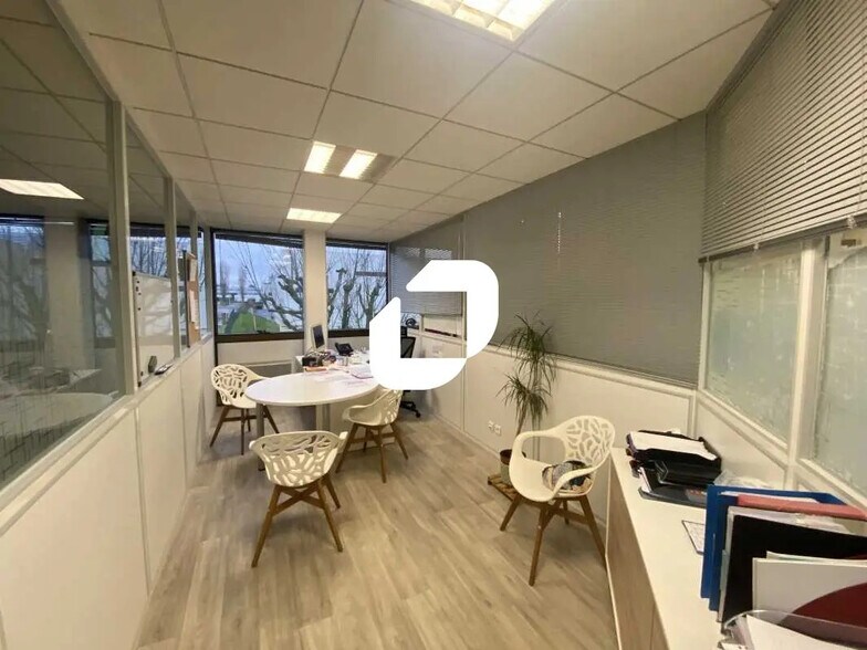 Bureau dans Osny à louer - Photo intérieure - Image 3 de 10