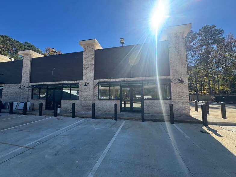 3843 Glenwood Rd, Decatur, GA for lease - Building Photo - Image 2 of 6