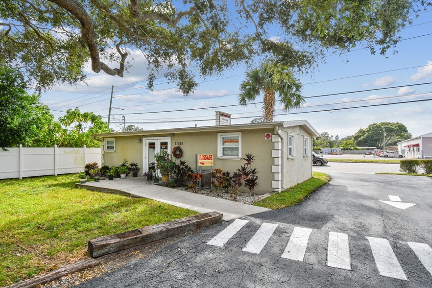 11569 Seminole Blvd, Largo, FL for sale - Primary Photo - Image 1 of 3