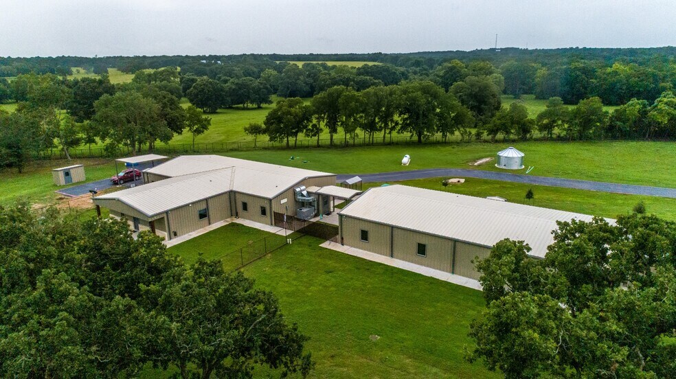 40693 Center Hill Road rd, Hempstead, TX à vendre - Photo du bâtiment - Image 3 de 88
