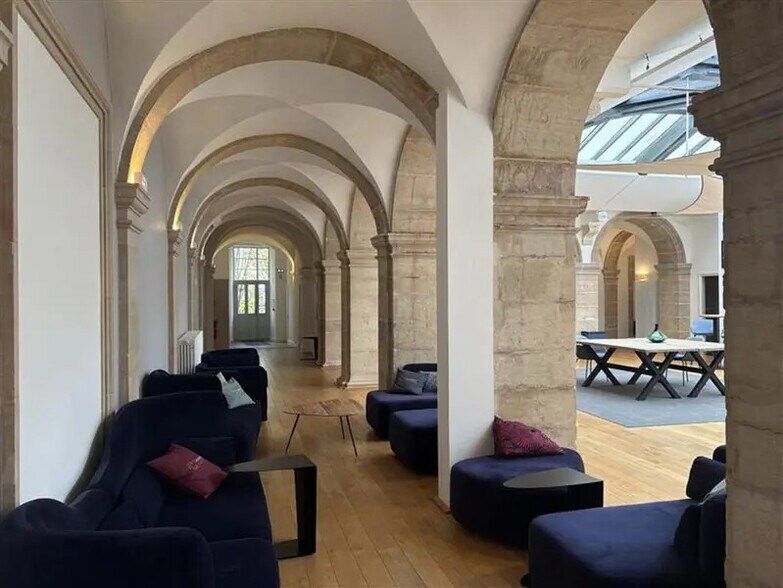 9 Rue Jules Mercier, Dijon à louer - Photo du bâtiment - Image 3 de 15