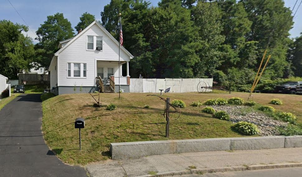 1095, 1097, & 1099 Hooksett Rd Potfolio portfolio of 1 properties for sale on LoopNet.ca Primary Photo- Image 1 of 2