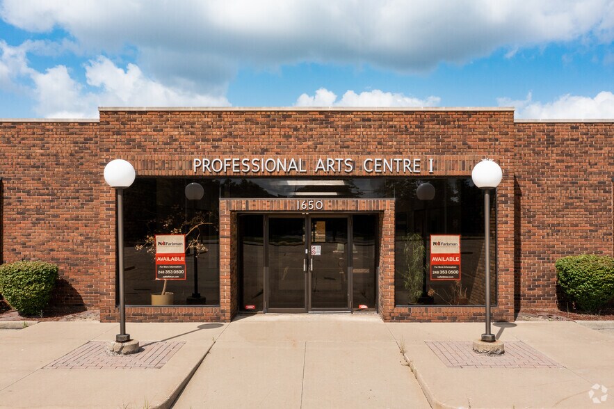 1650 Fort St, Trenton, MI à louer - Photo du bâtiment - Image 3 de 7