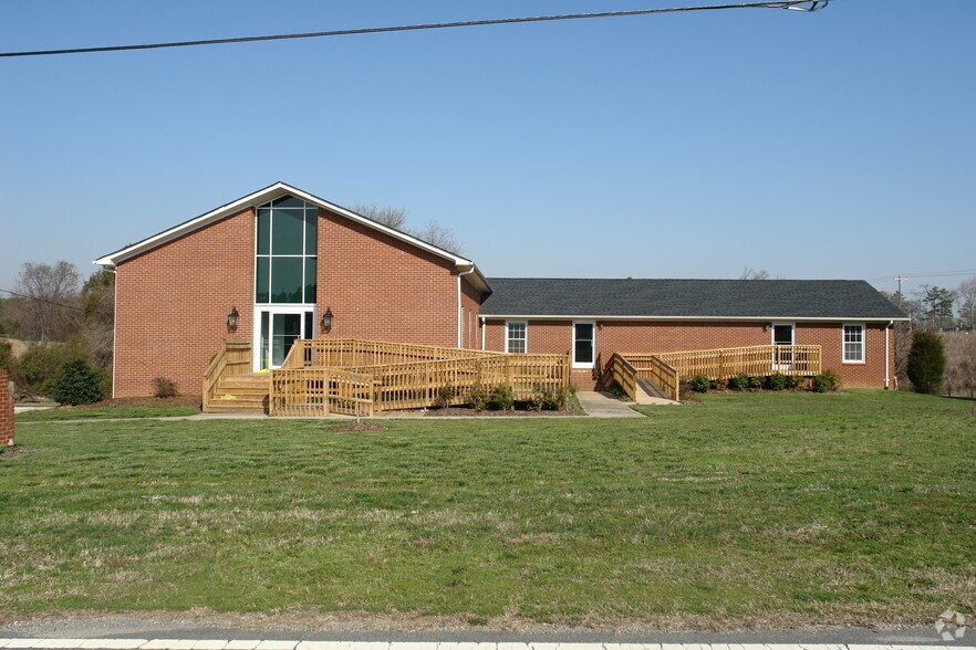 1945 Old Earnhardt Rd, Kannapolis, NC à vendre - Photo du bâtiment - Image 2 de 41