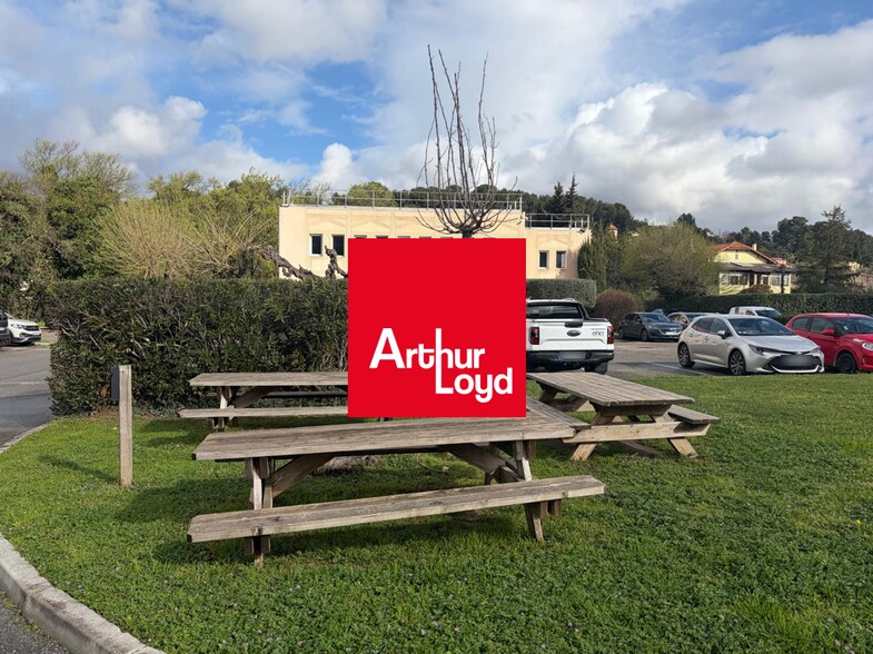 2036 Chemin De Saint Lambert, La Penne-sur-Huveaune à louer - Photo du bâtiment - Image 1 de 5
