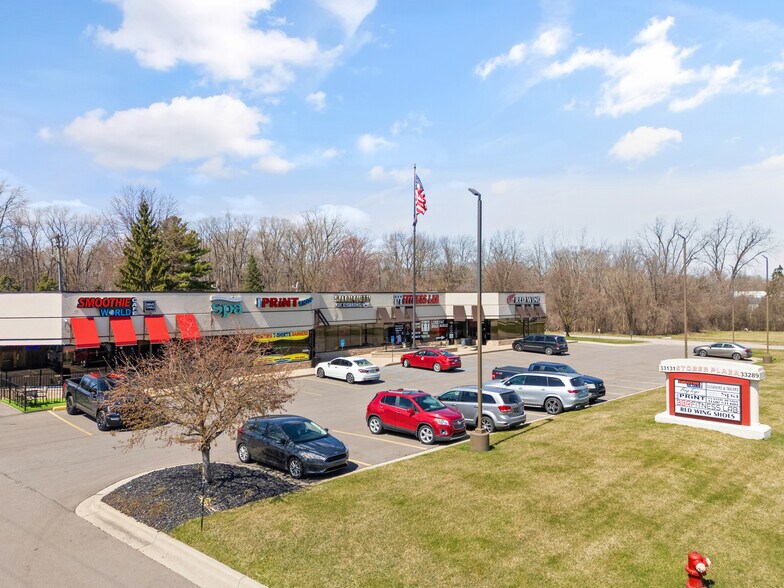 33131-33289 Mound Rd, Sterling Heights, MI à louer - Photo du bâtiment - Image 3 de 11