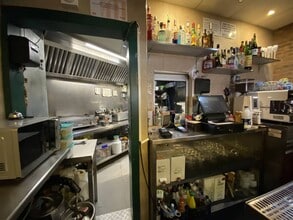 Retail in Barcelona, Barcelona for lease Interior Photo- Image 2 of 3