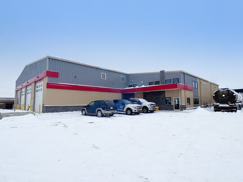 360 Falconer Cres, Fort McMurray, AB à louer - Photo du bâtiment - Image 3 de 4