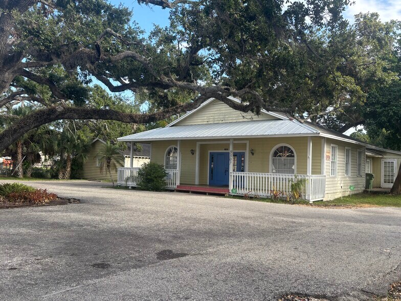 3307 Manatee Ave, Bradenton, FL à vendre - Photo du bâtiment - Image 2 de 16