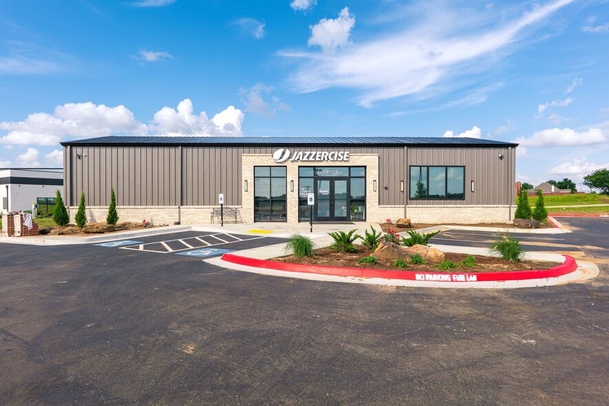 1081 W 121st St S, Jenks, OK for lease - Building Photo - Image 2 of 6