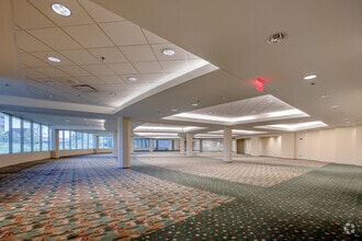 4 Overlook Pt, Lincolnshire, IL for lease Interior Photo- Image 2 of 3