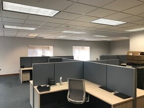 28045 N Ashley Cir, Libertyville, IL for lease Building Photo- Image 2 of 2