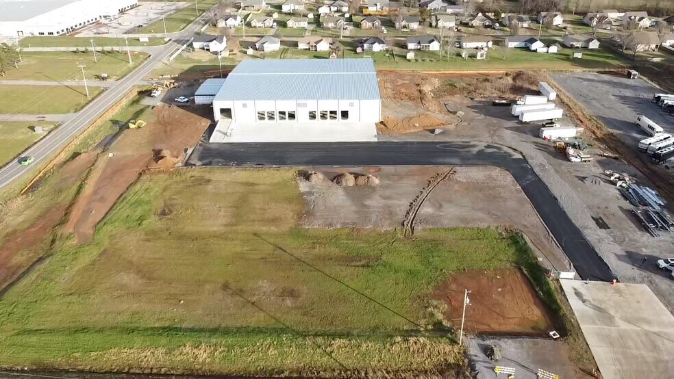 233 Kirby Dr, Portland, TN à vendre - Photo du bâtiment - Image 1 de 4