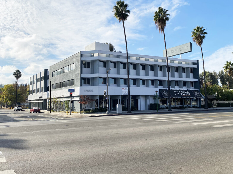 17000 Ventura Blvd, Encino, CA à louer - Photo du bâtiment - Image 2 de 5