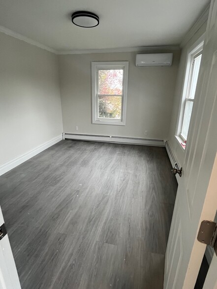 201 Hallock Ave, Port Jefferson Station, NY for sale - Building Photo - Image 3 of 11