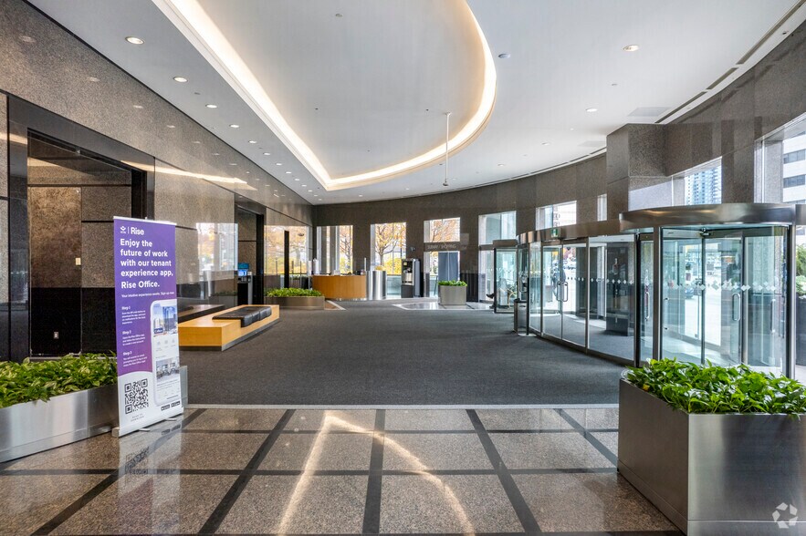 5775 Yonge St, Toronto, ON à louer - Hall d’entrée - Image 3 de 4