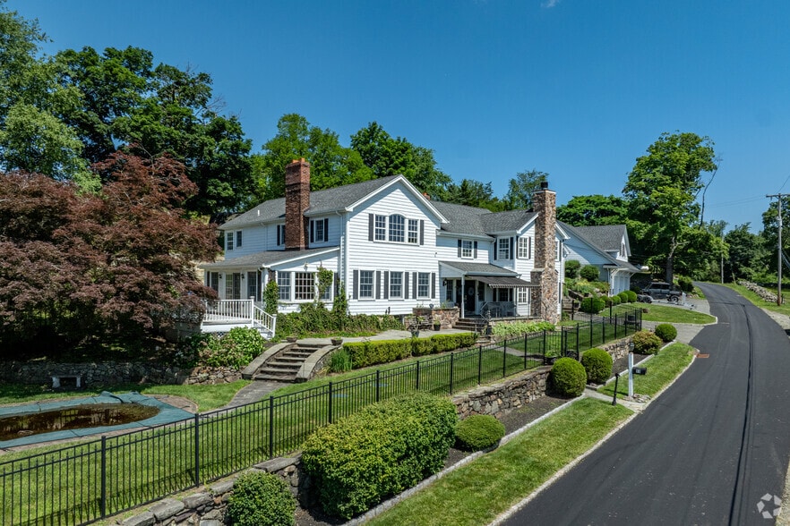 11 Charlottesburg Rd, Boonton, NJ à vendre - Photo du bâtiment - Image 1 de 41