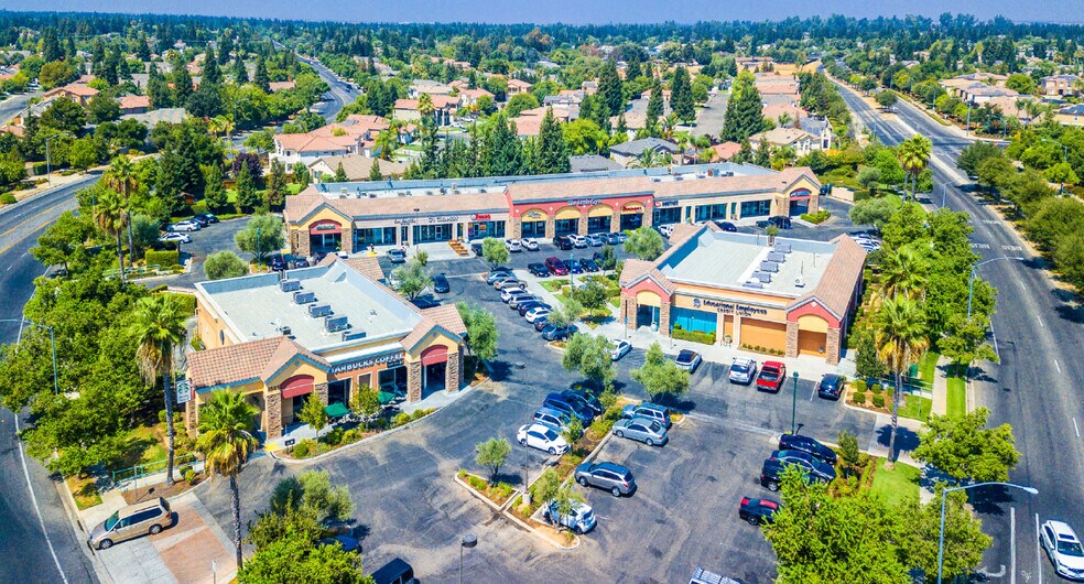 9505-9525 N Sommerville Dr, Fresno, CA à louer - Aérien - Image 1 de 2