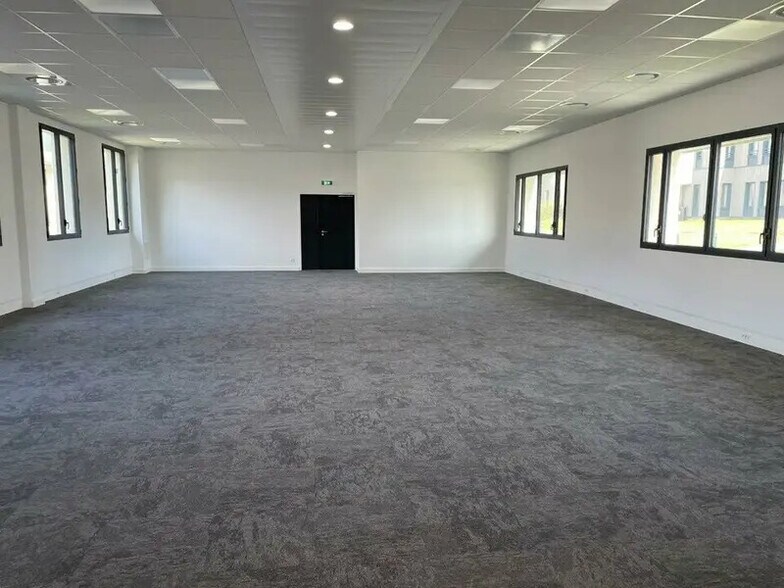 Office in Vénissieux for sale - Interior Photo - Image 3 of 12