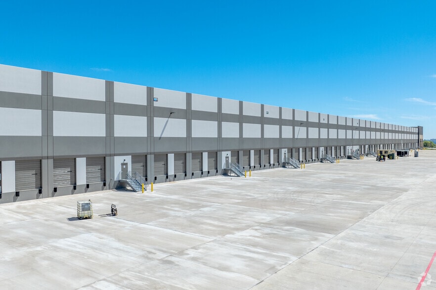 3333 W University Dr, Denton, TX for lease - Building Photo - Image 3 of 7