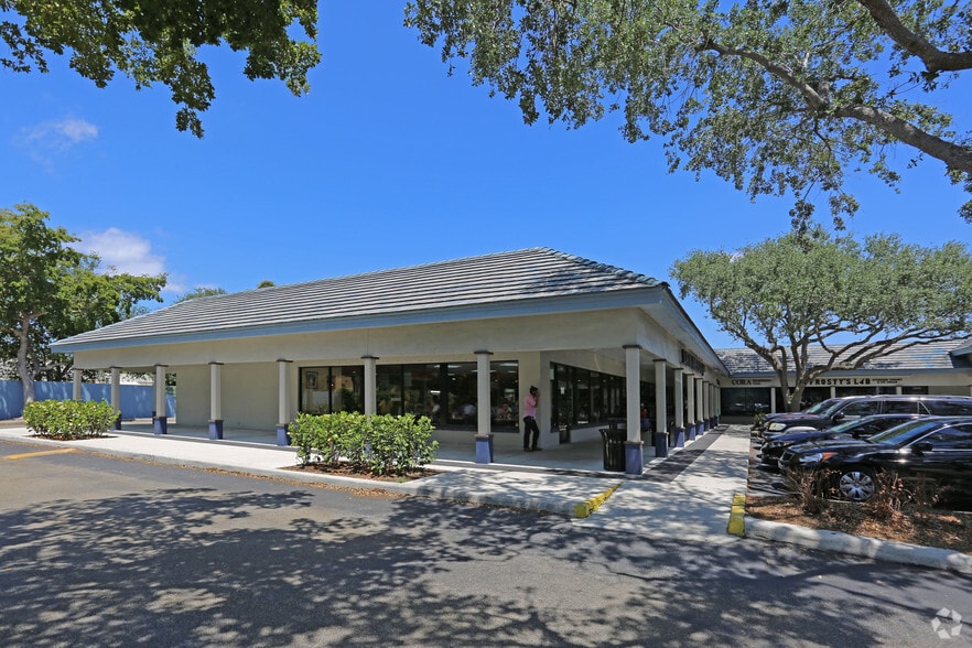 8000-8040 NW 154th St, Miami Lakes, FL for lease - Building Photo - Image 2 of 4