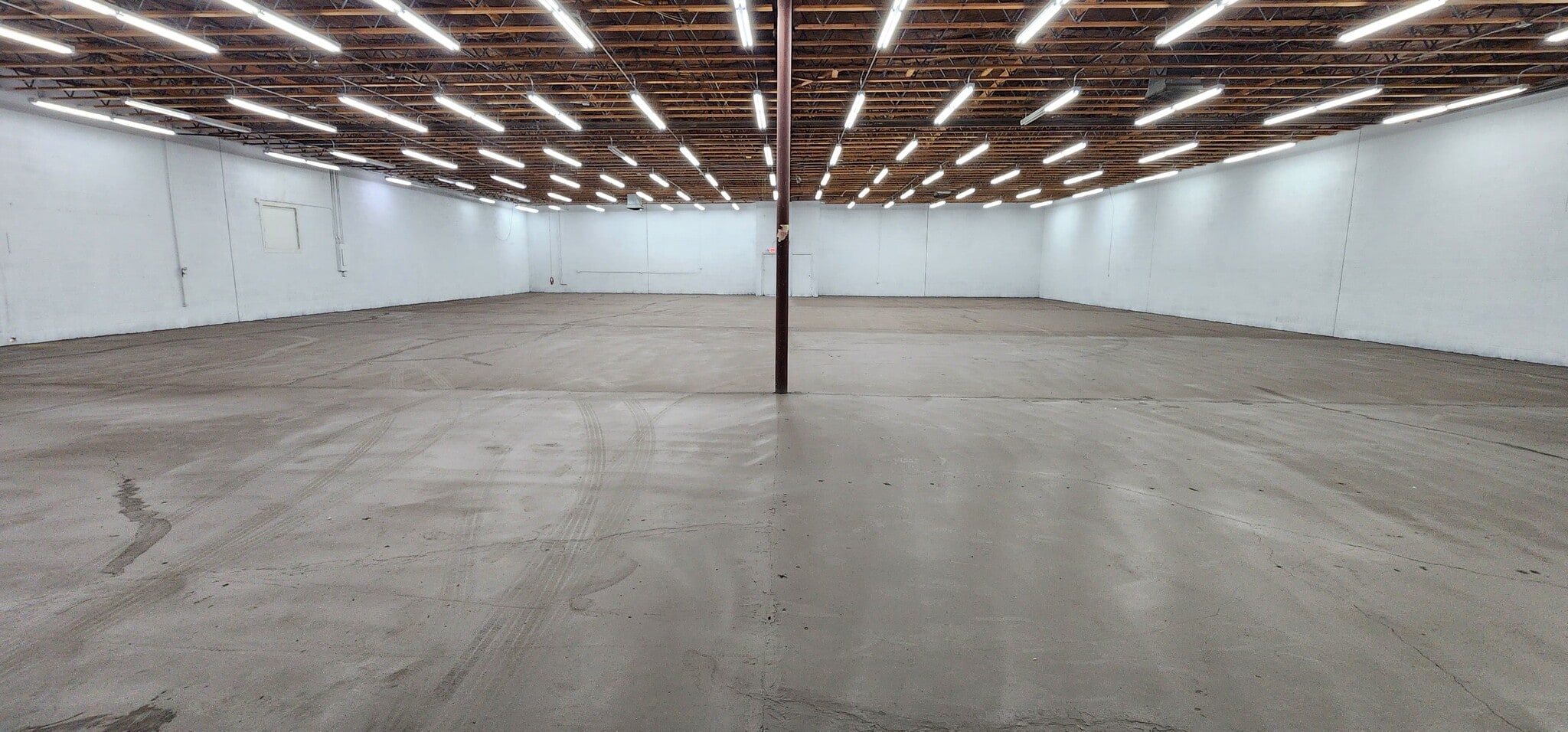 2319 W Holly St, Phoenix, AZ for lease Interior Photo- Image 1 of 9