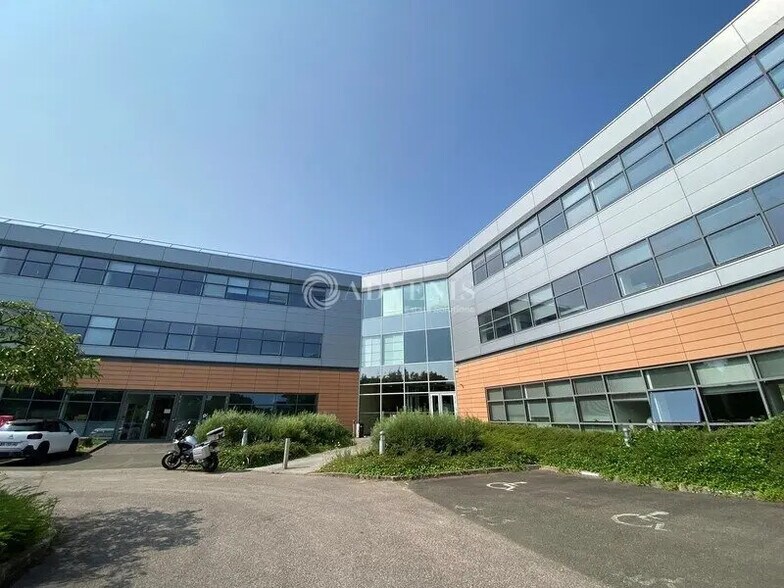 Bureau dans Élancourt à louer - Photo du bâtiment - Image 1 de 8