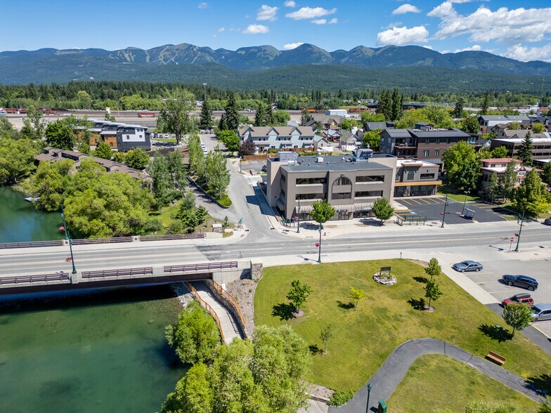 100 2nd St E, Whitefish, MT à vendre - Photo du bâtiment - Image 3 de 37