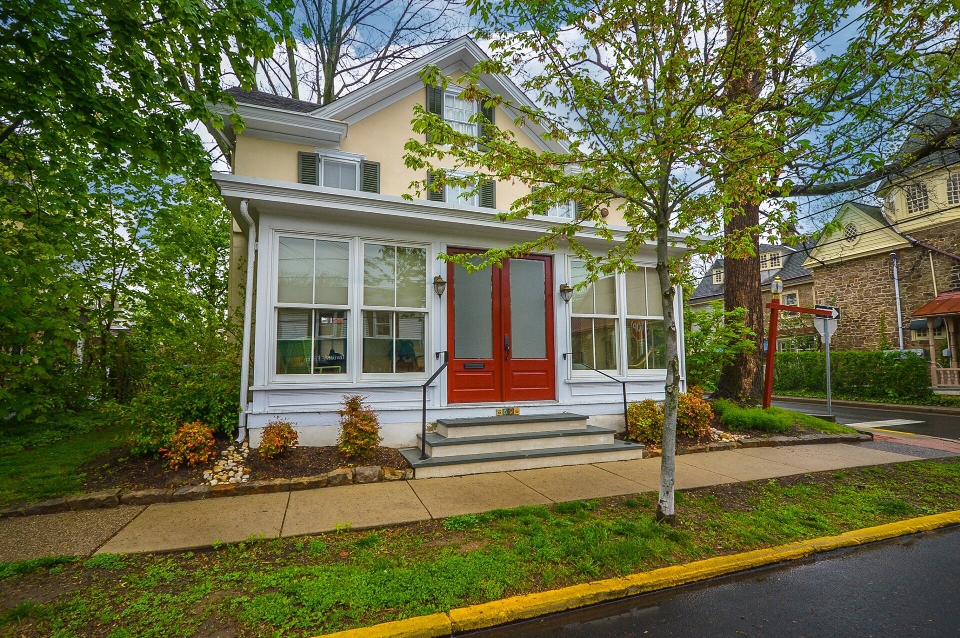 69 E Oakland Ave, Doylestown, PA à vendre Photo principale- Image 1 de 99