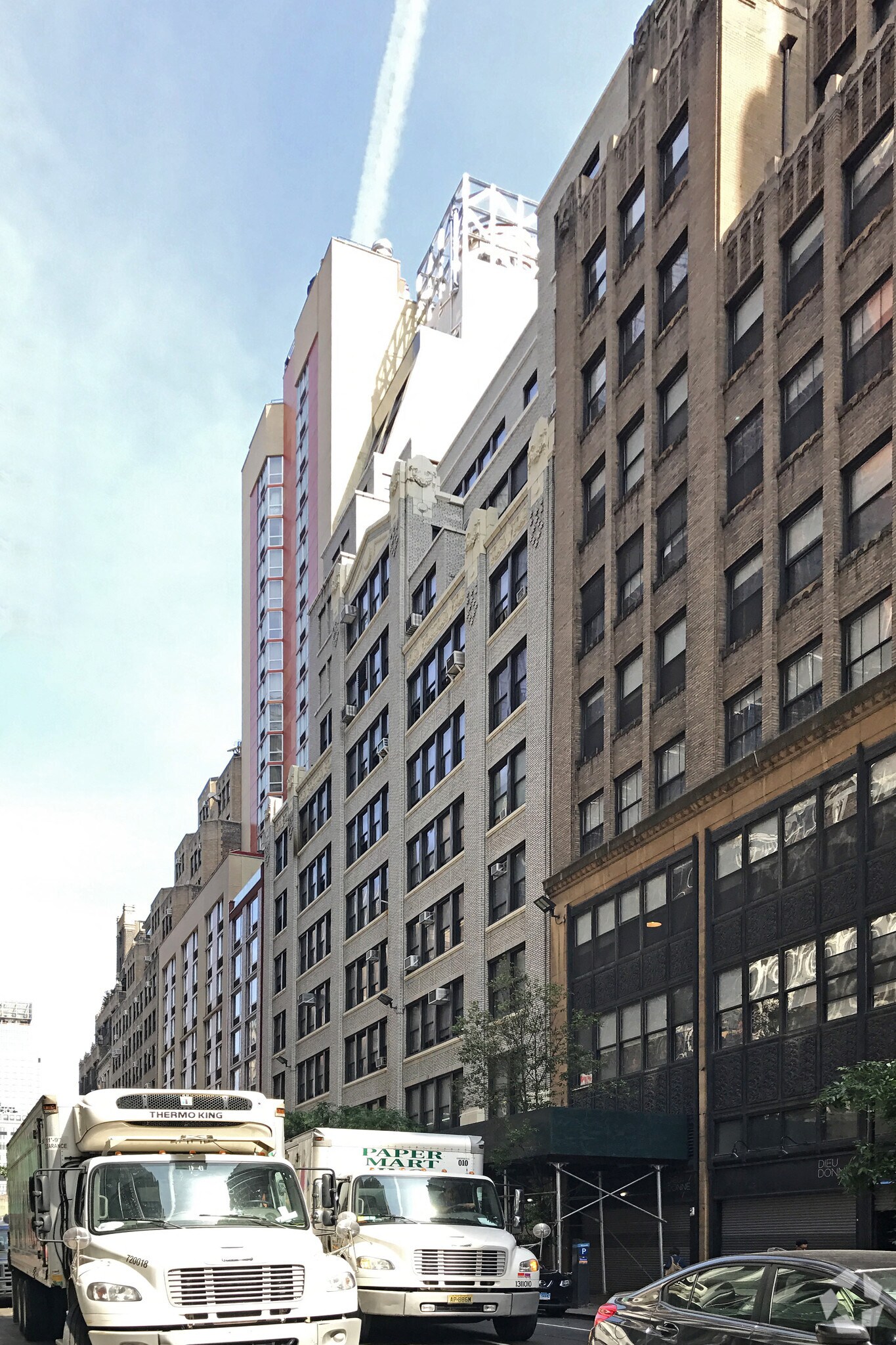 327-335 W 36th St, New York, NY à louer Photo du bâtiment- Image 1 de 7