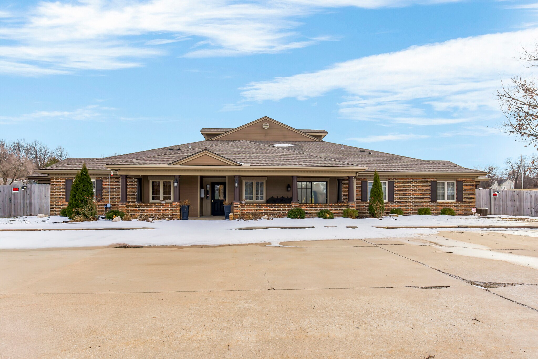 105 E Amity St, Louisburg, KS à vendre Photo du bâtiment- Image 1 de 4