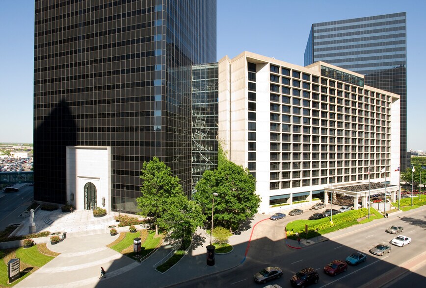 700 N Pearl St, Dallas, TX for lease - Building Photo - Image 1 of 11