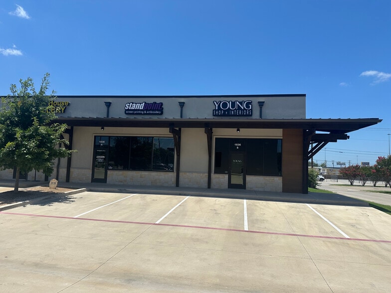 1836 N Plaza Dr, Granbury, TX for lease - Building Photo - Image 2 of 3