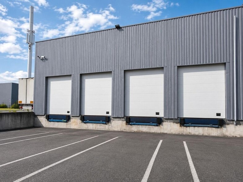5 Rue Sadi Carnot, Plaisance-du-Touch for lease - Building Photo - Image 2 of 9